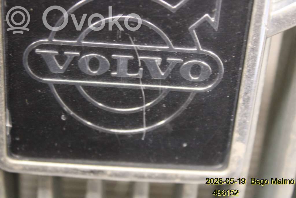 Volvo 850 Etupuskurin alempi jäähdytinsäleikkö 