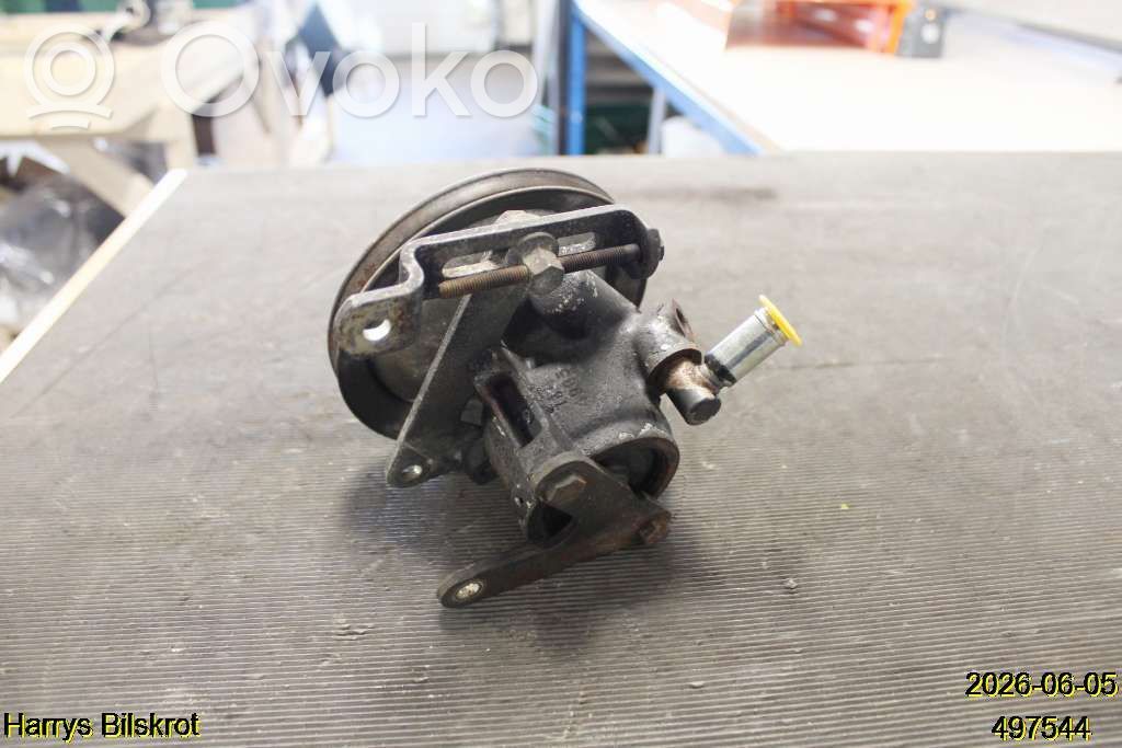 Ohjaustehostimen pumppu   8252306