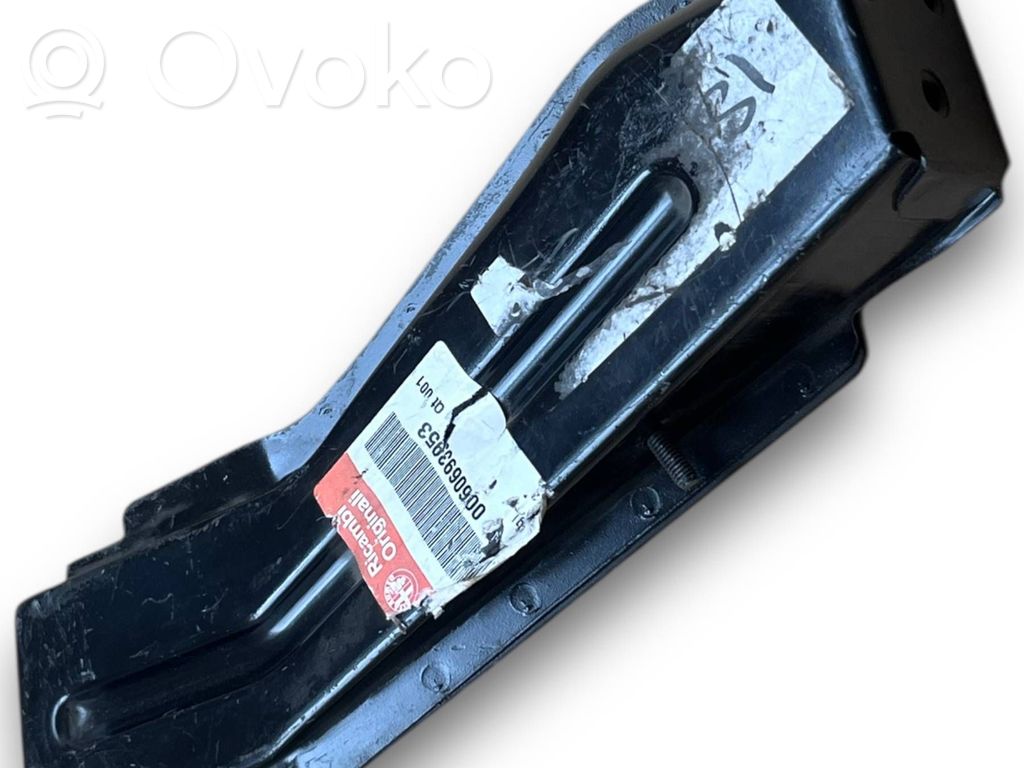 Alfa Romeo 156 Oil filter mounting bracket 
