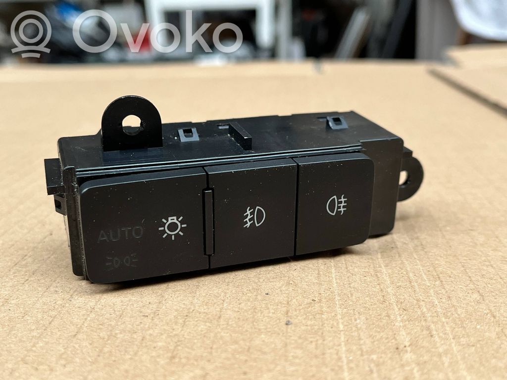 Skoda Octavia Mk3 (5E) Rear glass lock/latch 