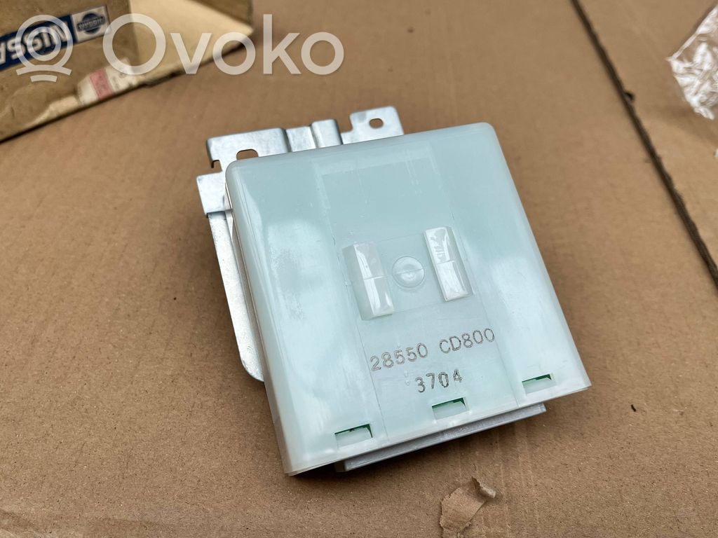 Nissan Primera Laikiklis galinio stiklo spynos 