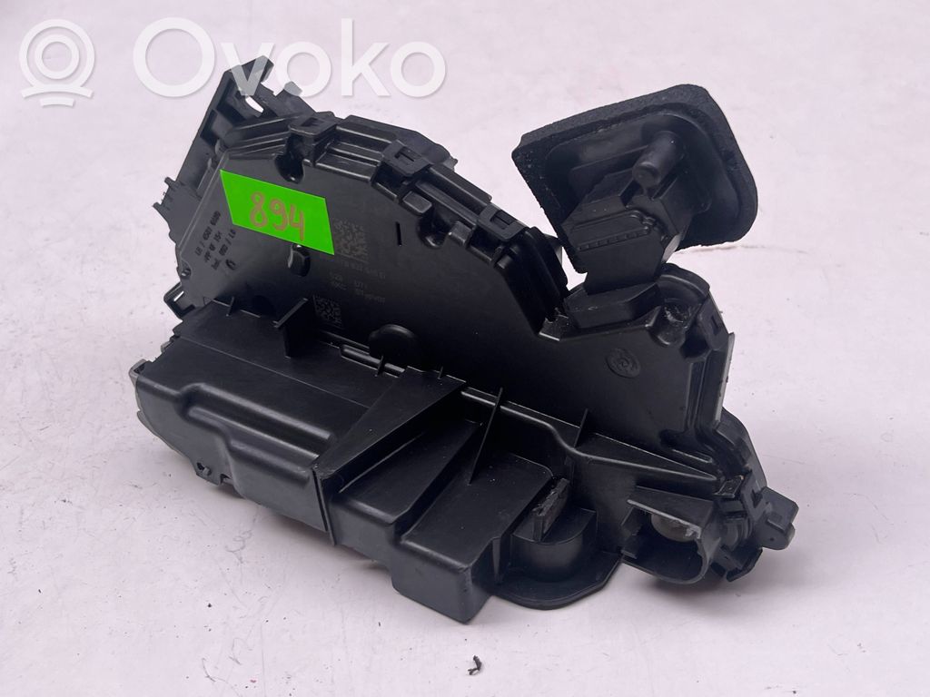 Priekšpusē slēdzene   894,5TB837015D