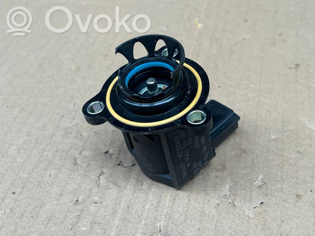Audi A3 8Y Rear glass lock/latch 