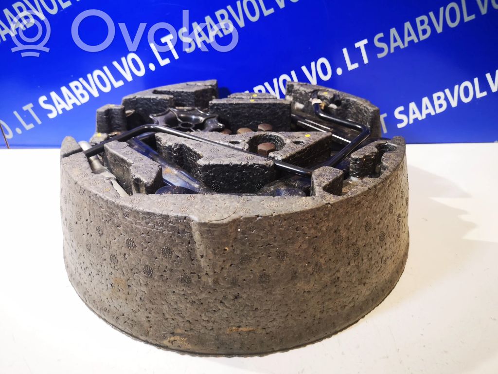 Saab 9-3 Ver1 Soporte de apoyo de la rueda de repuesto 