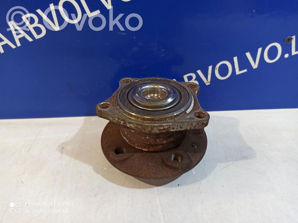 Volvo V70 Cubo de rueda trasera 