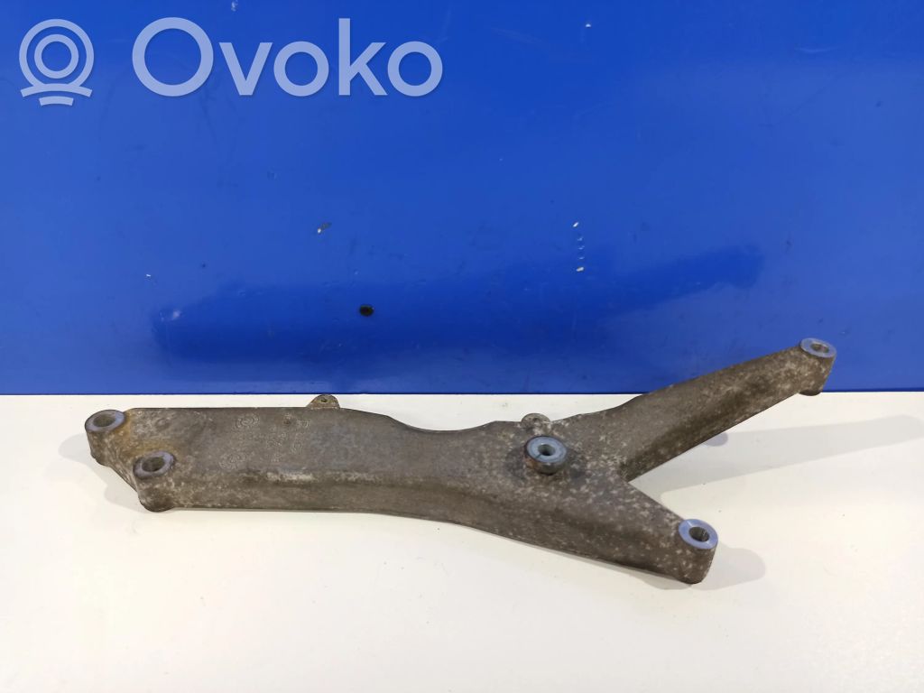 Volvo XC60 Generator/alternator bracket 