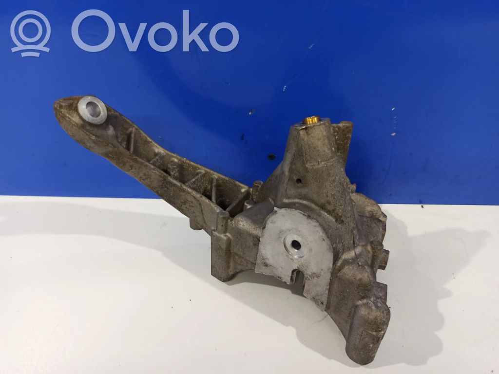 Volvo S60 Engine mounting bracket 