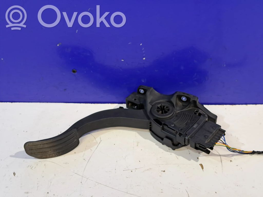 Volvo V70 Accelerator throttle pedal 