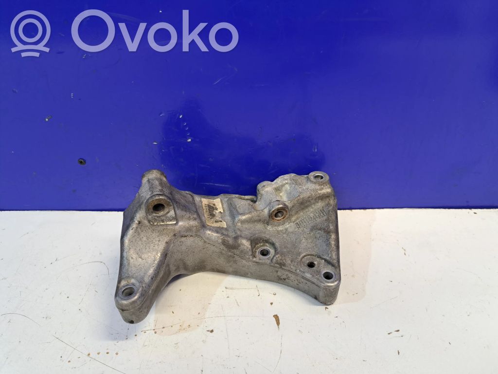 Volvo S60 Generator/alternator bracket 