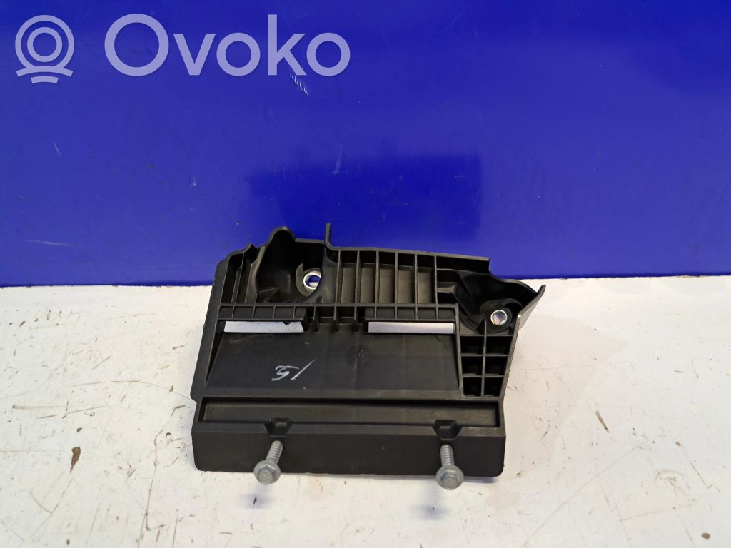 Ford Fusion Akun kiinnike 
