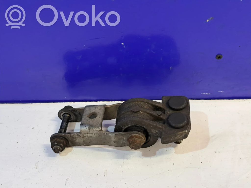 Engine mount bracket   30680750