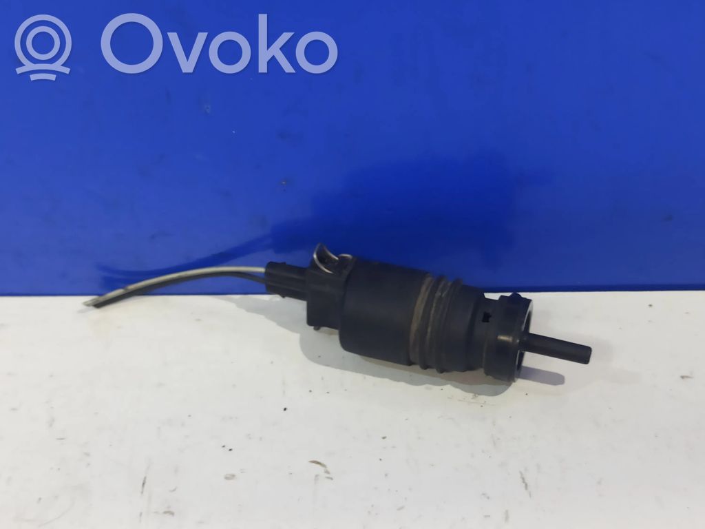 Windscreen/windshield washer pump   4832895