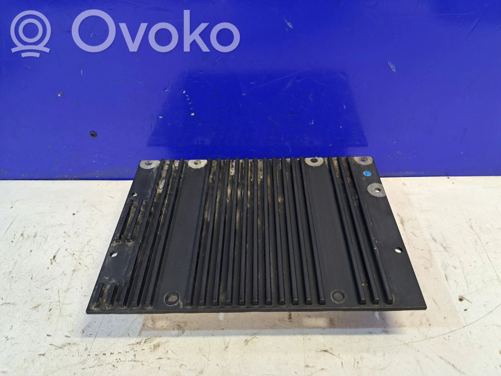 Volvo V50 Sound amplifier 
