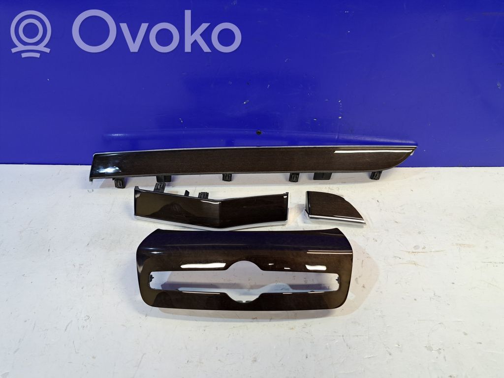 Volvo XC90 Dashboard glove box trim 