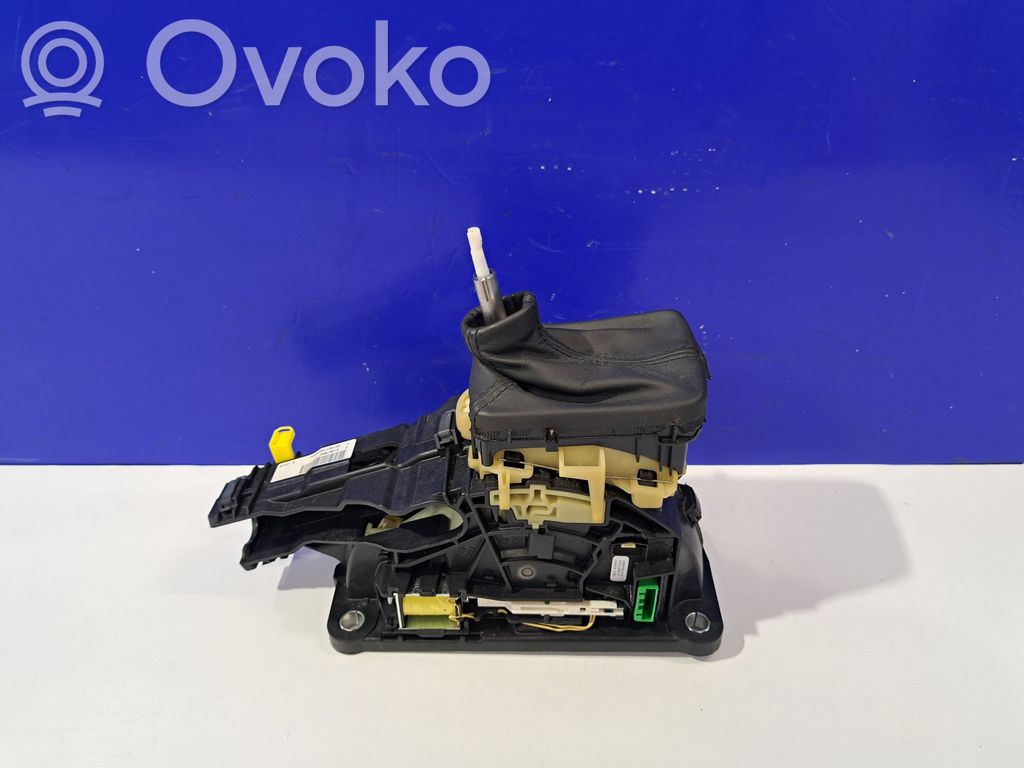 Volvo S60 Gear shifter/selector 