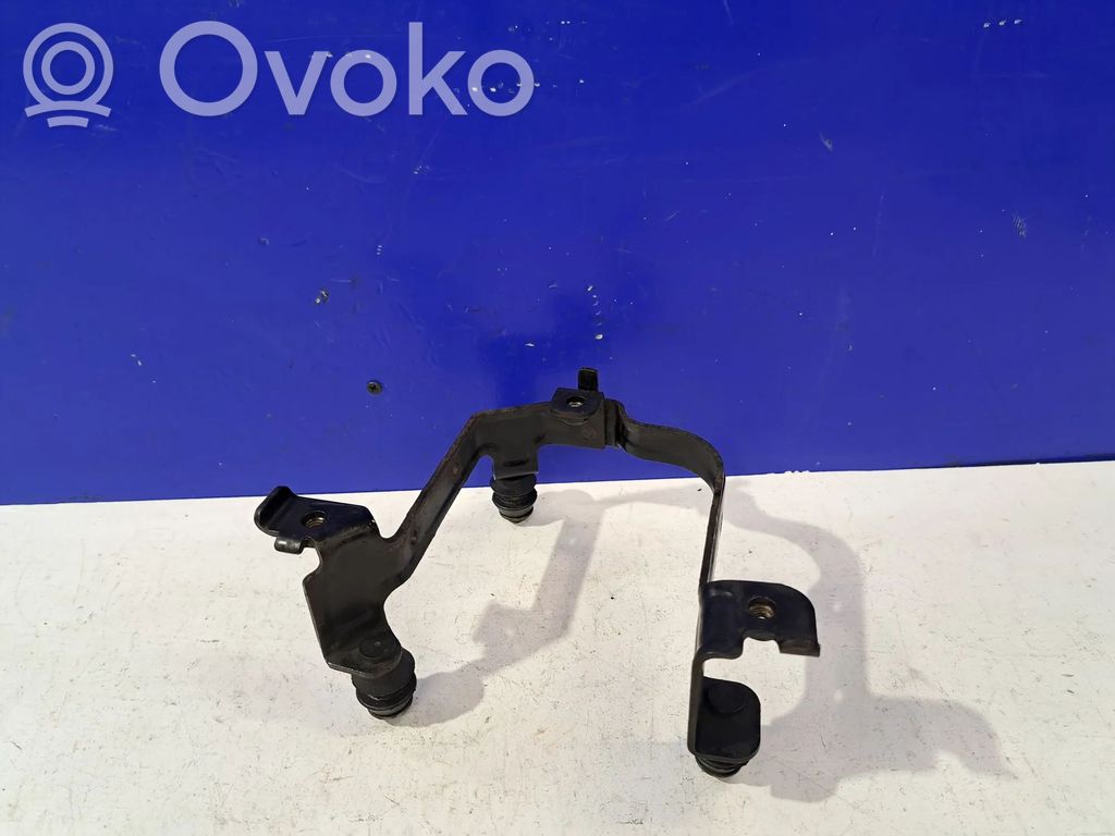 Ohjaustehostimen pumpun kannake   3M513K738BB,30680351