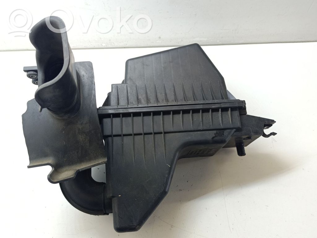 Suzuki Swift I Air filter box 