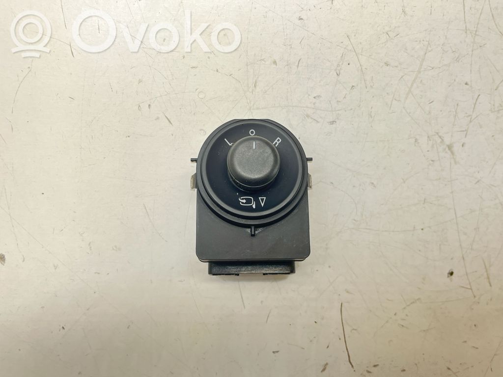 Wing mirror switch   13345014