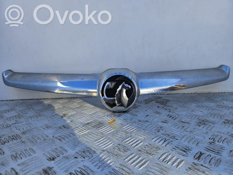Opel Insignia A Etupuskurin ylempi jäähdytinsäleikkö 