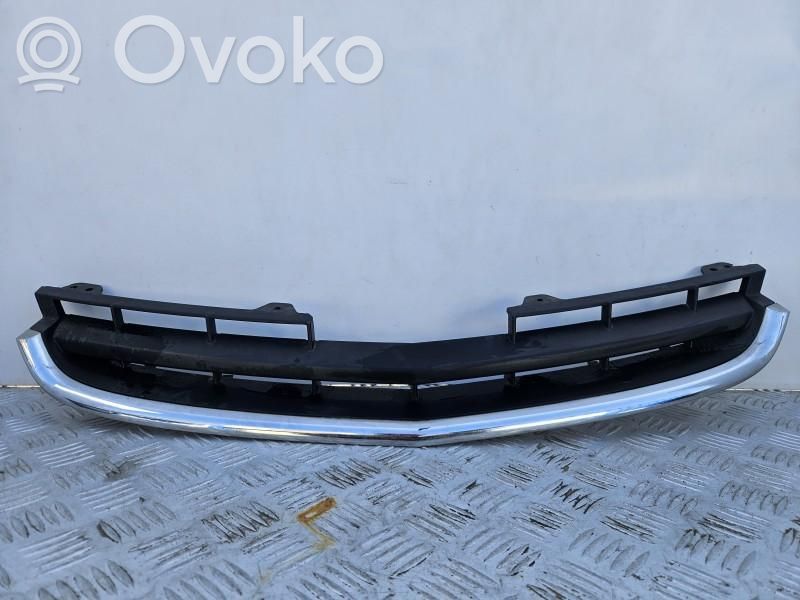 Opel Antara Front bumper upper radiator grill 