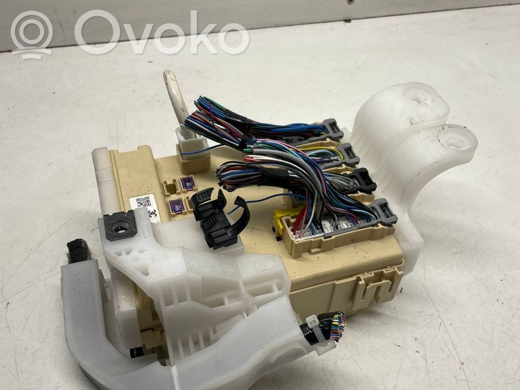 Toyota Auris E180 Drošinātāju bloks 