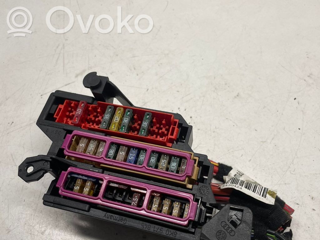 Audi A4 S4 B8 8K Fuse module 