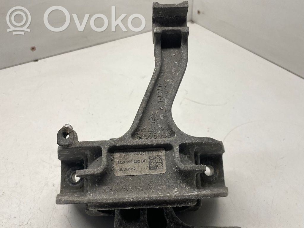 Volkswagen Golf VII Engine mount bracket 