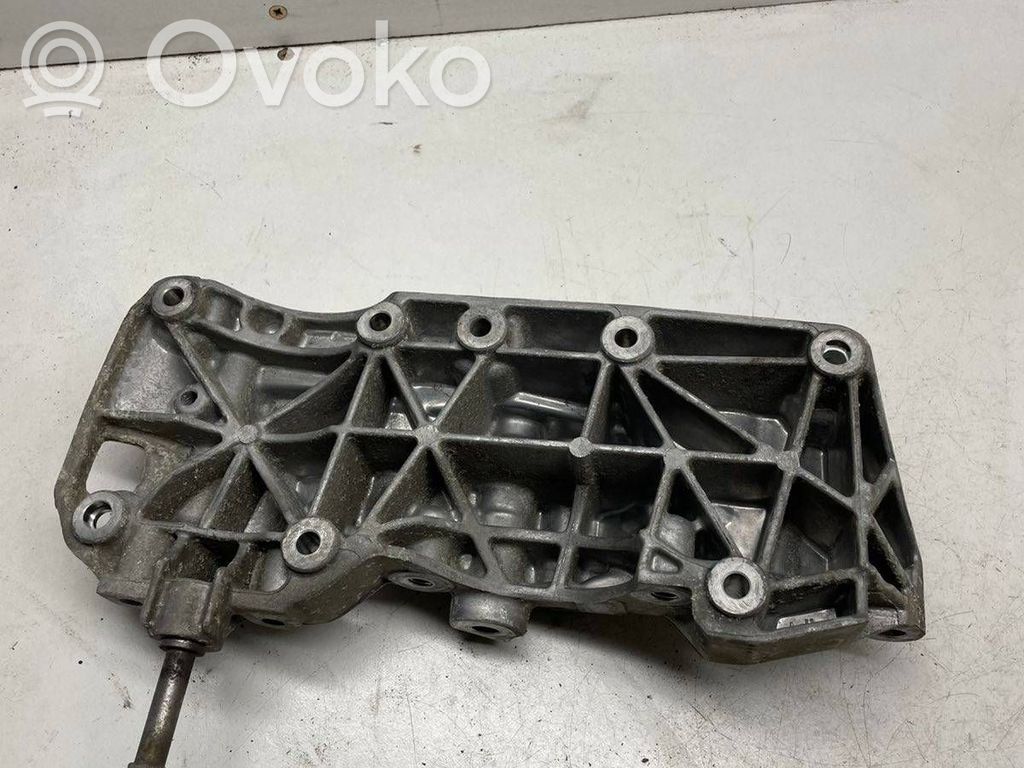 BMW 3 F30 F35 F31 Supporto del generatore/alternatore 