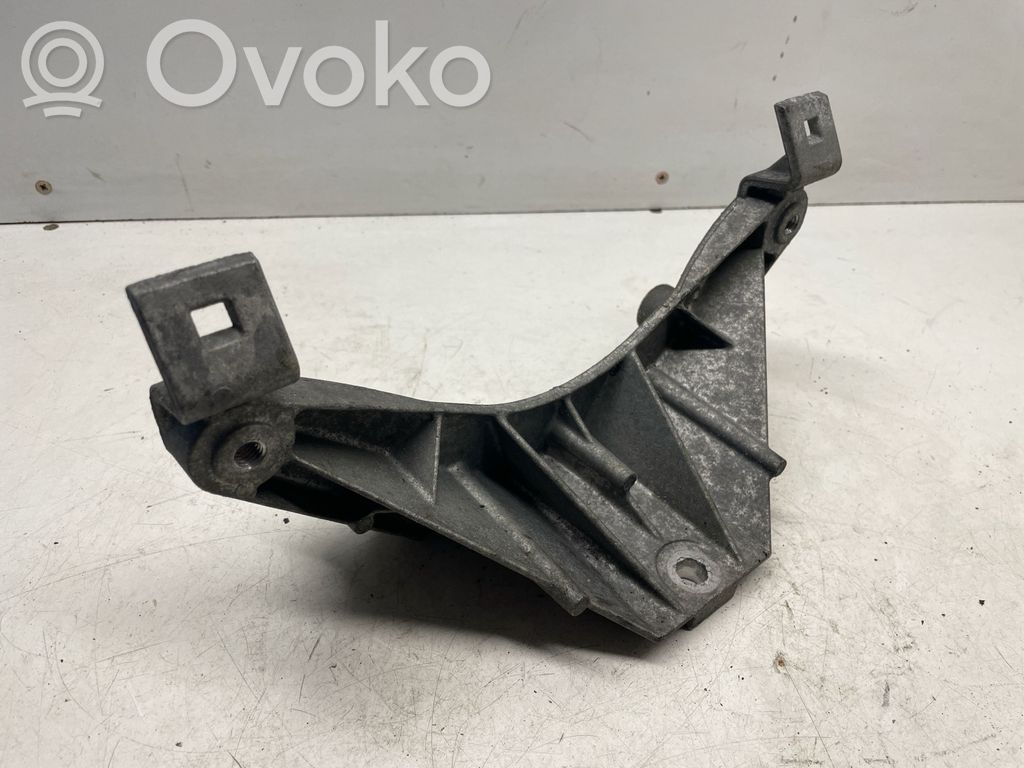 Gearbox mounting bracket   7137238,18060411
