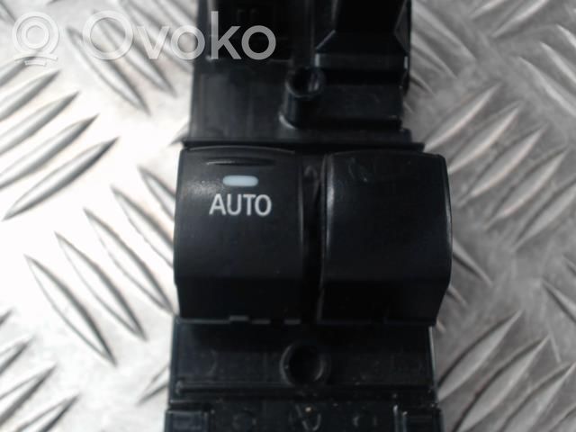Mitsubishi Space Star Electric window control switch 
