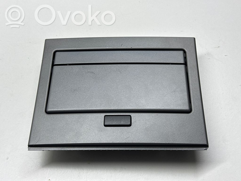 Luz del asiento trasero   7018903