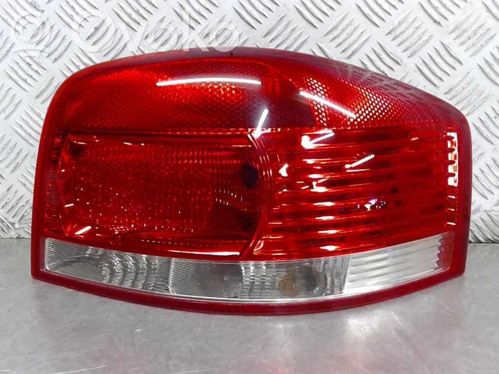 Audi A3 S3 8P Aizmugurējais lukturis virsbūvē 