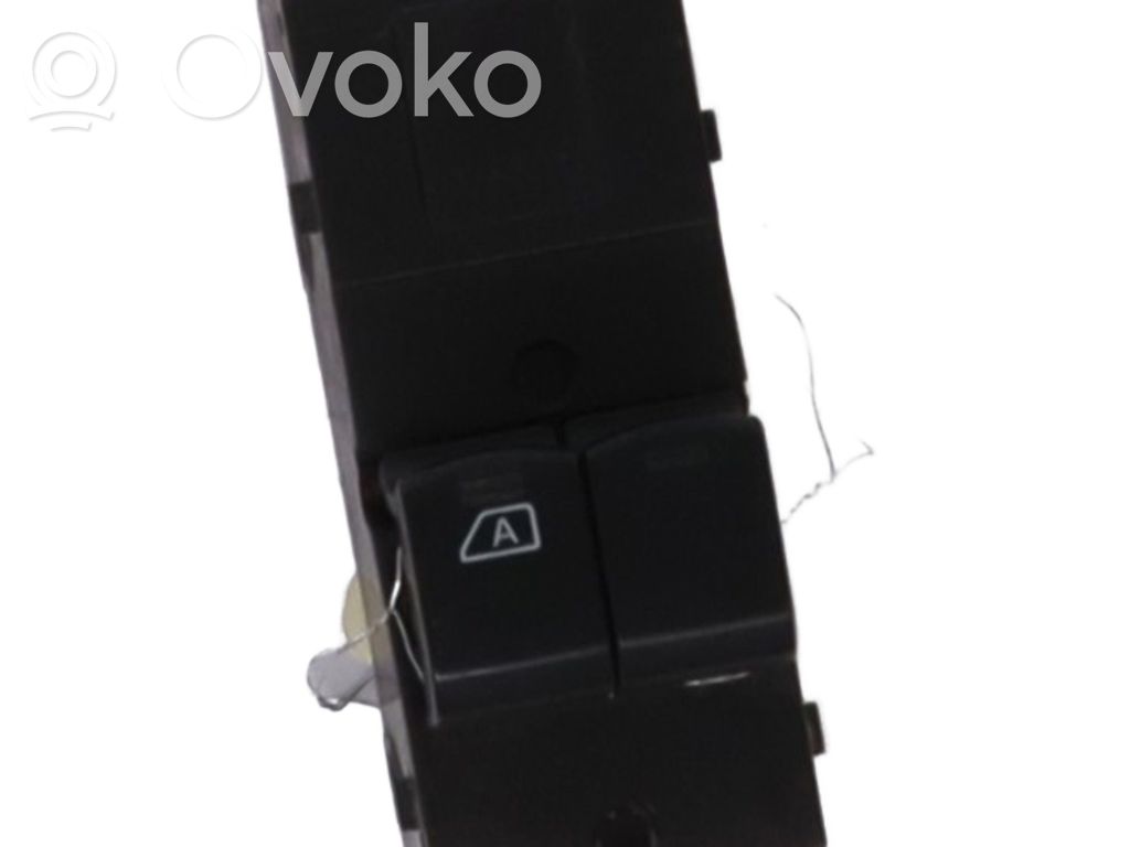 Nissan Micra Electric window control switch 