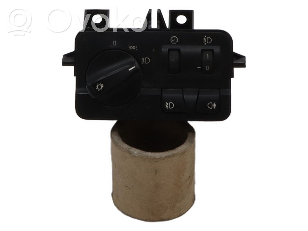 Light switch   61318378572