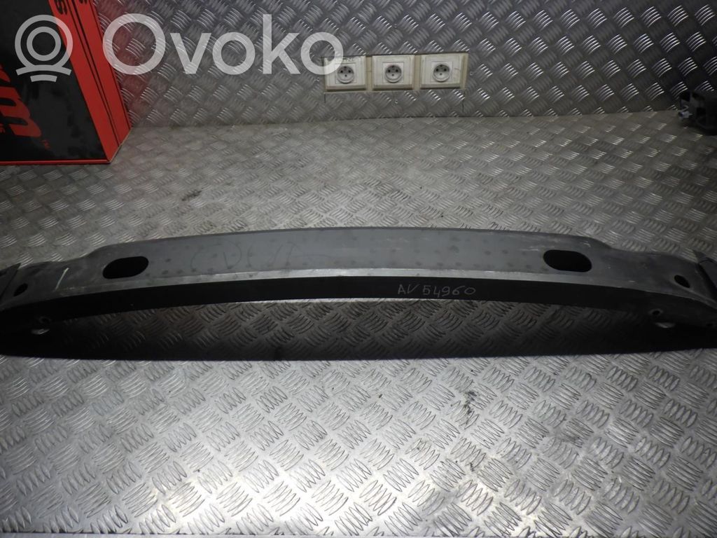 Priekšpusē bampera sija / balka   C2S17697