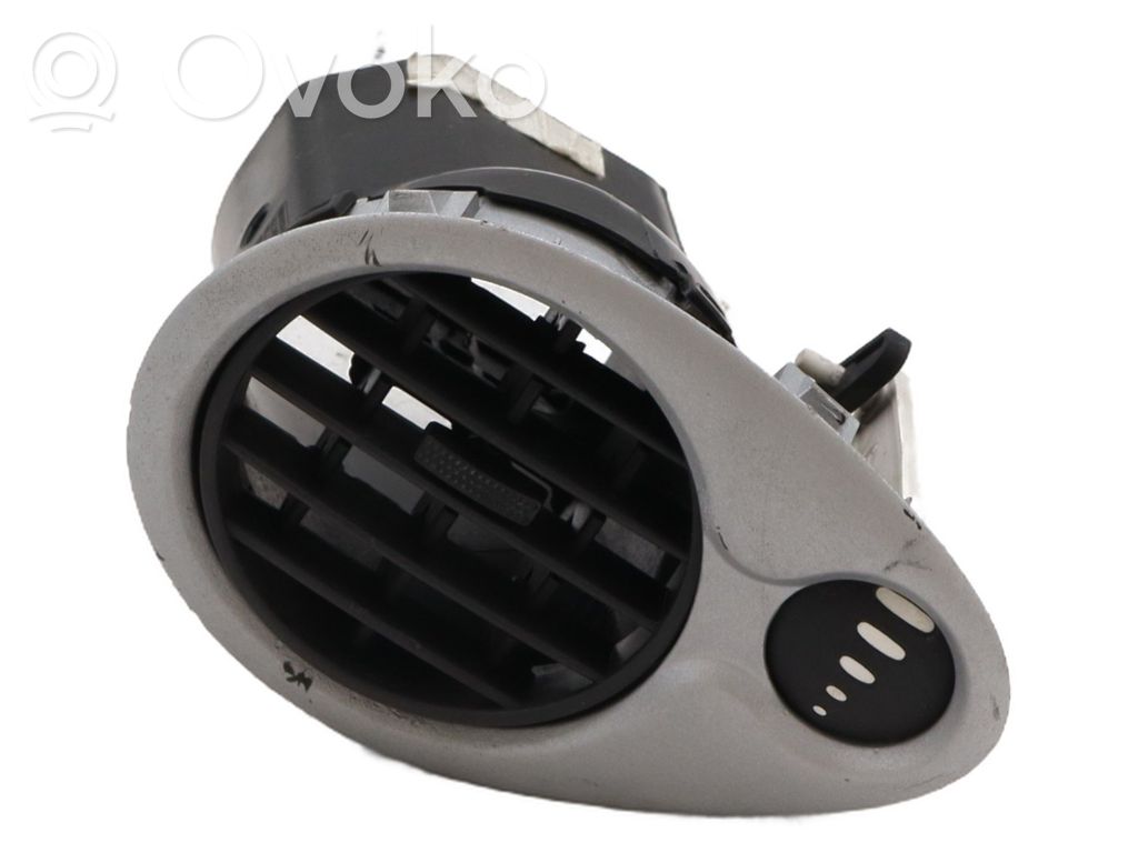 Renault Clio III Moldura protectora de la rejilla de ventilación lateral del panel 