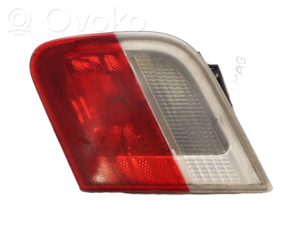 BMW 3 E46 Aizmugurējais lukturis pārsegā 