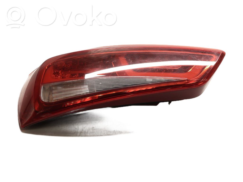 Rear/tail lights   8X0945093E