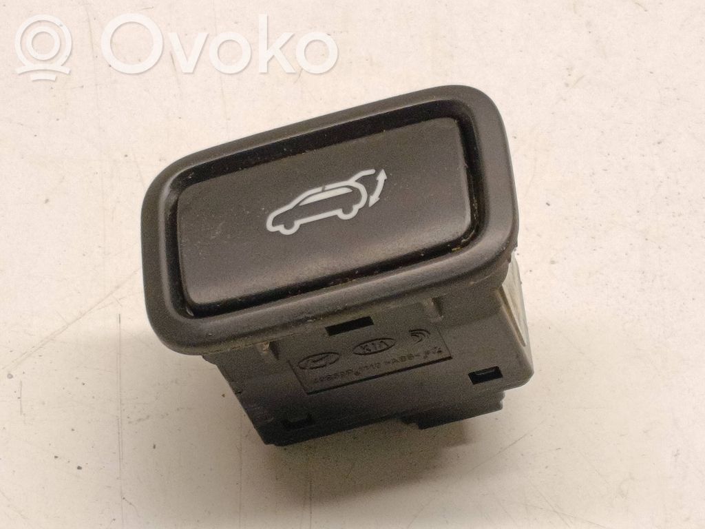 Hyundai Tucson TL Przełącznik / Przycisk otwierania klapy bagażnika 