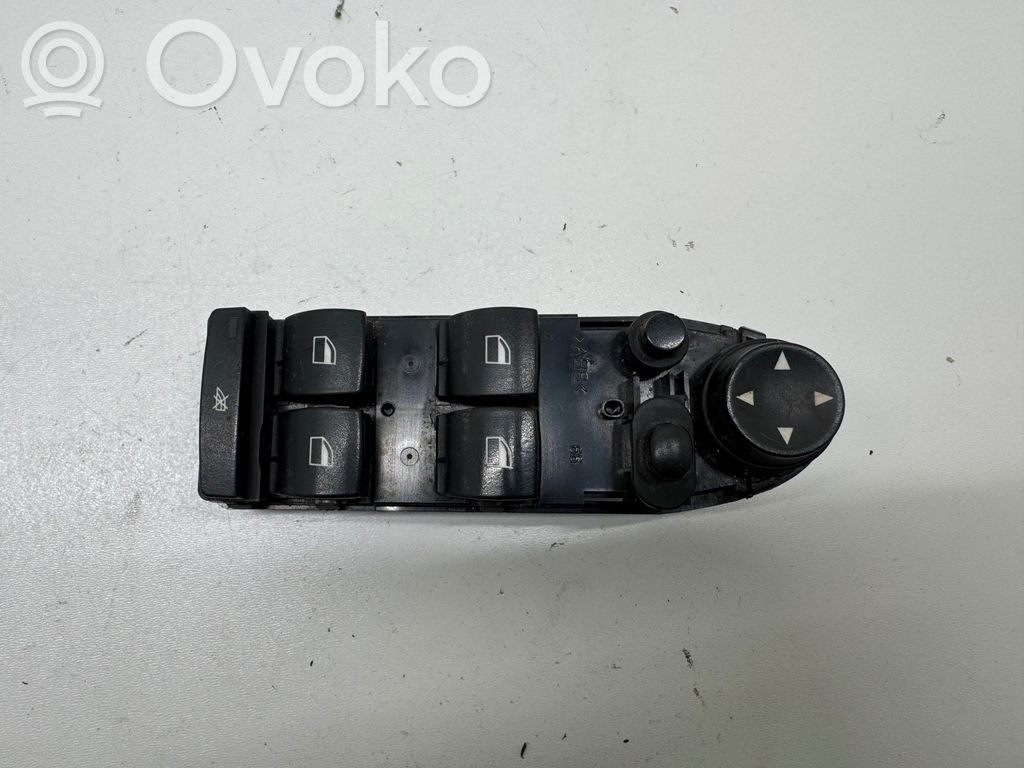 Interrupteur commade lève-vitre   9132147