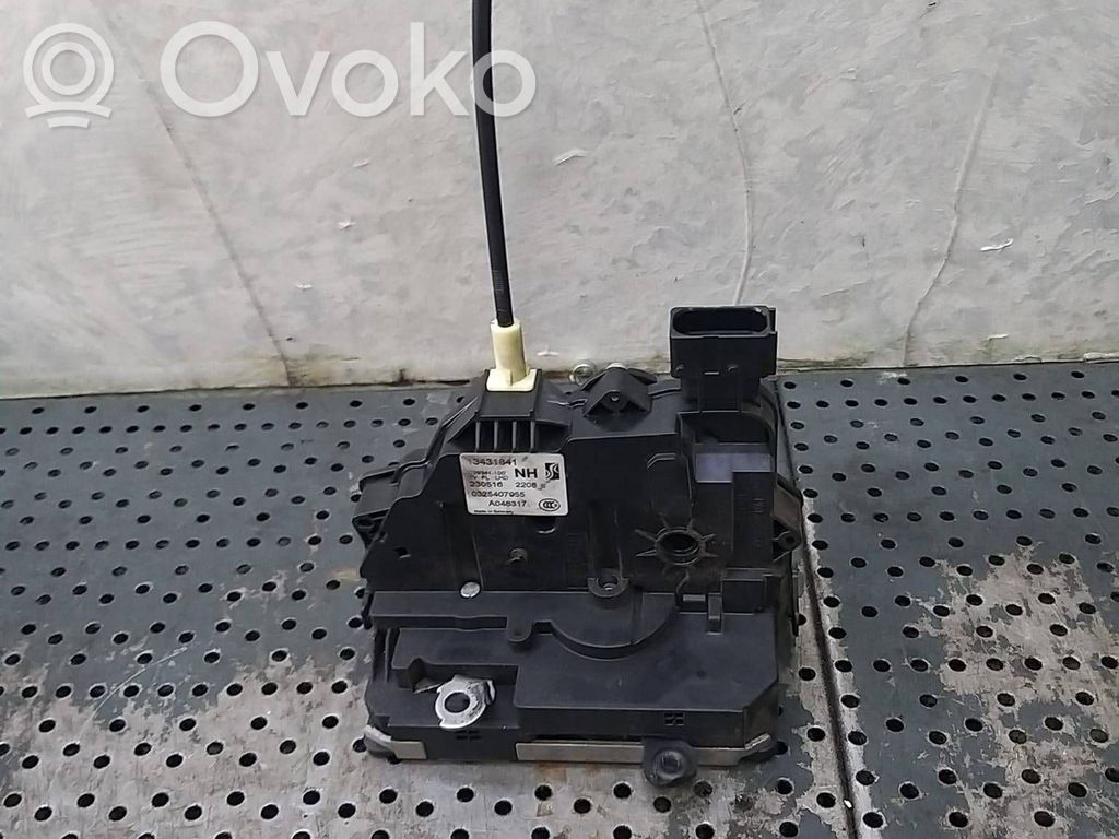 Priekšpusē slēdzene   13431841,C29341100,0325407955,A048317