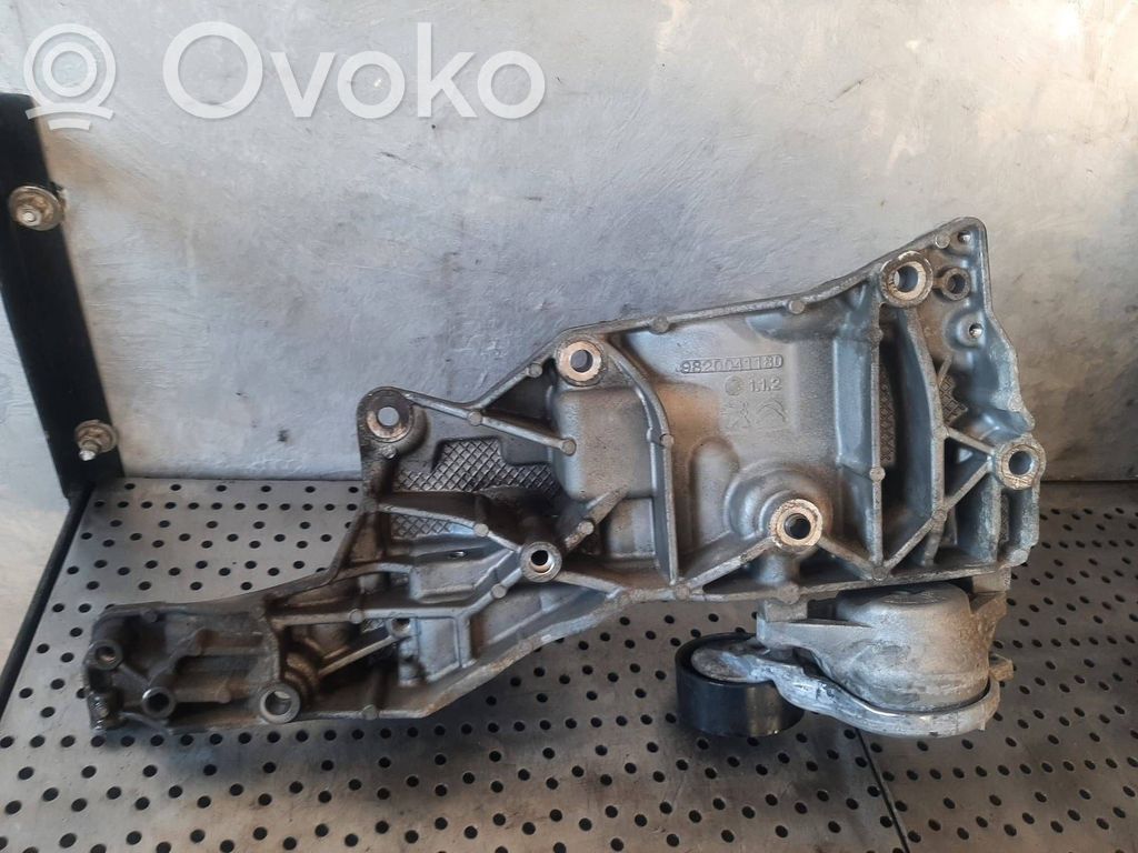 Toyota ProAce City Кронштейн генератора 
