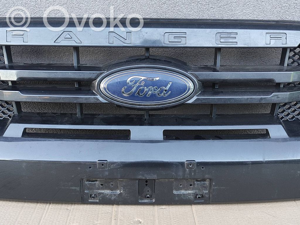 Ford Ranger Etupuskurin ylempi jäähdytinsäleikkö 