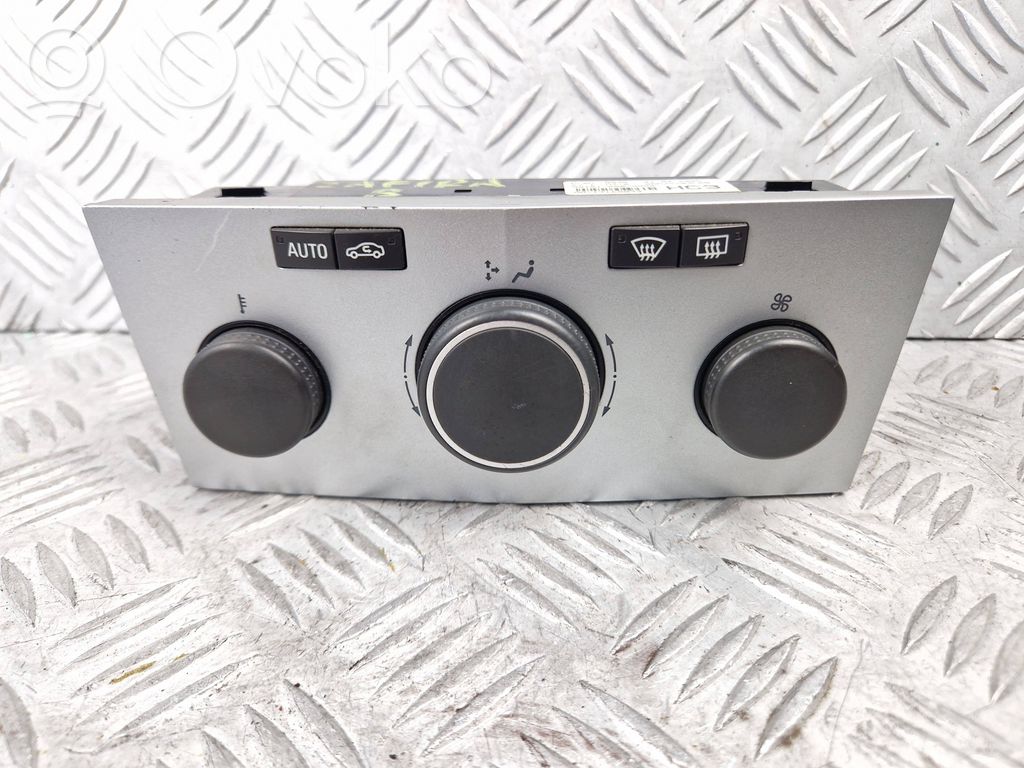 Opel Zafira B Panel klimatyzacji 