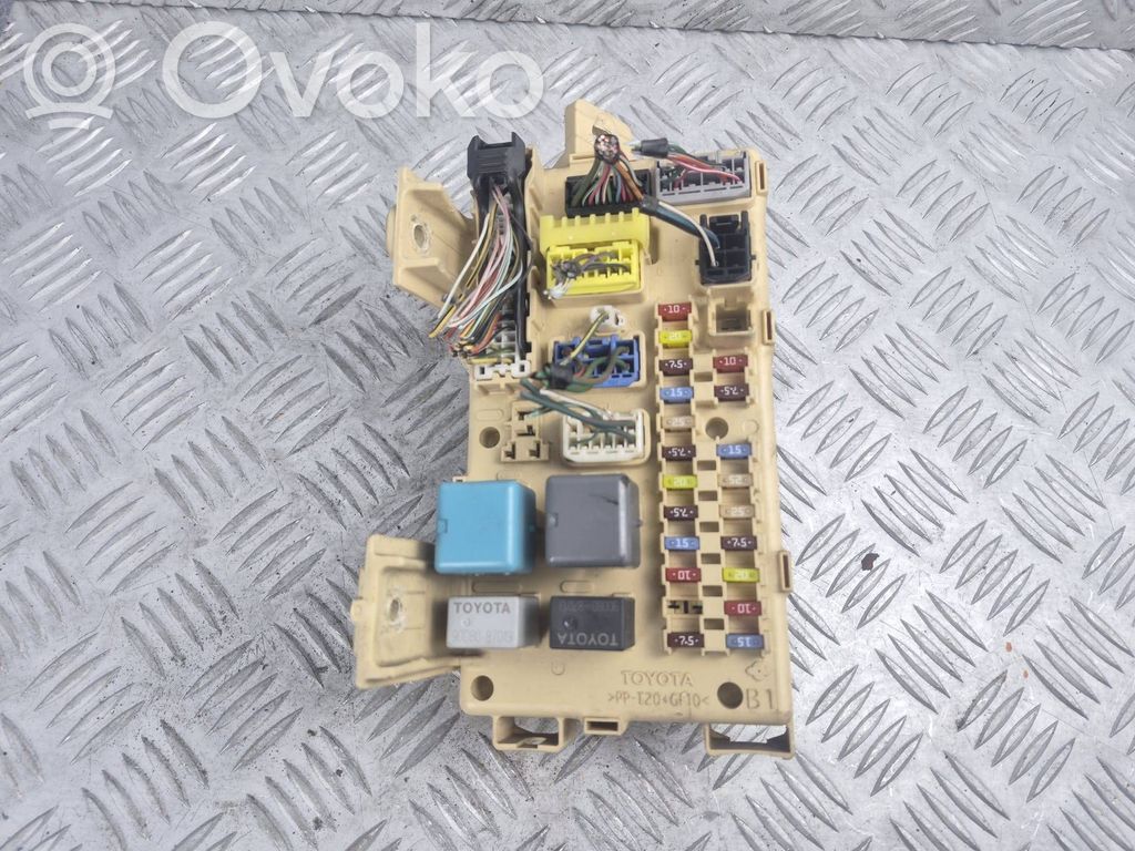 Toyota Avensis T250 Drošinātāju bloks 
