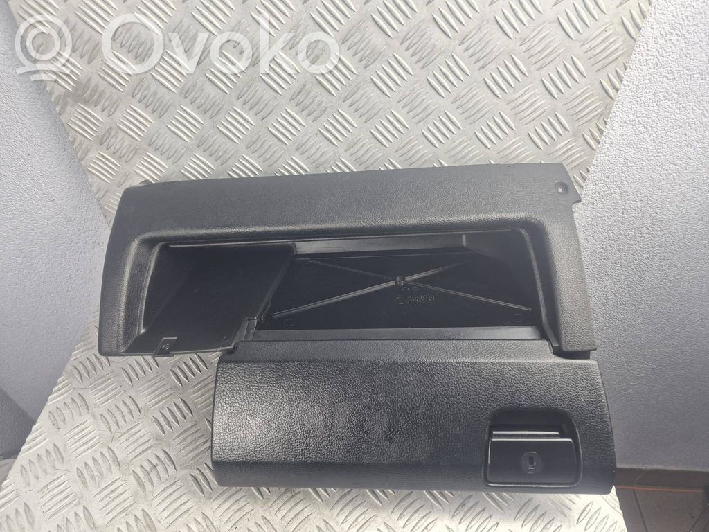 BMW 3 E36 Daiktadėžės (bordačioko) komplektas 