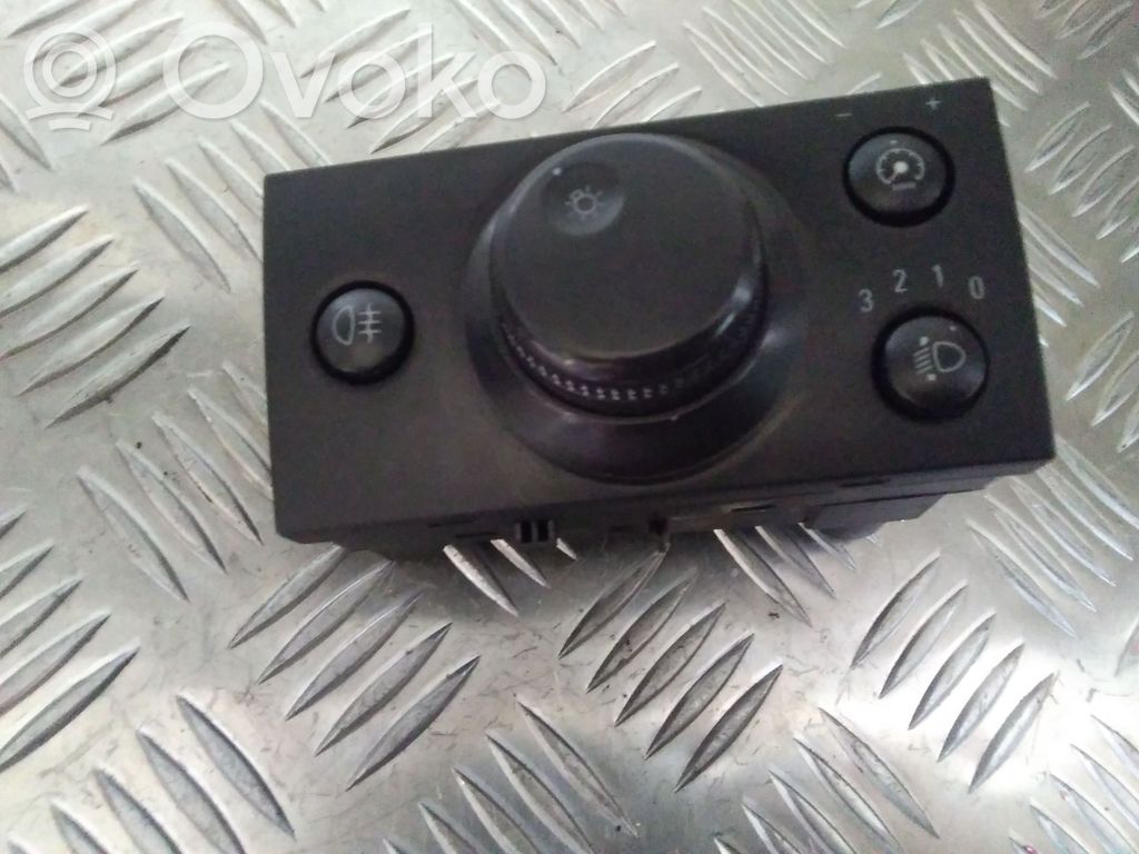 Light switch   13229538,04060063