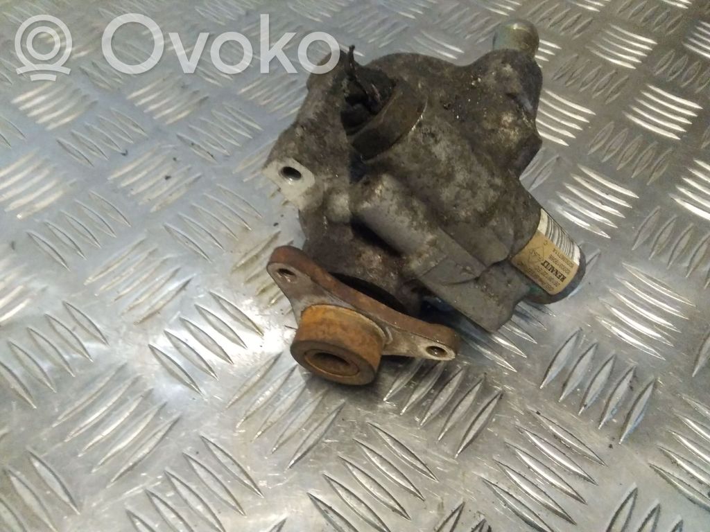 Renault Laguna II Ohjaustehostimen pumppu 