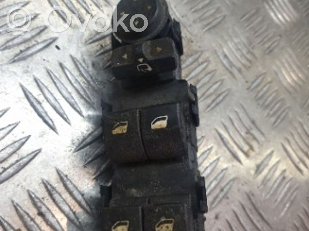 Peugeot 407 Electric window control switch 