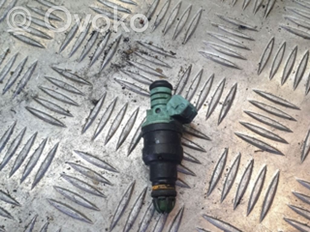 BMW 5 E39 Fuel injector 